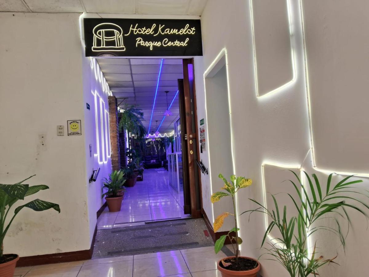Hotel Kamelot Parque Central Quetzaltenango Exterior foto