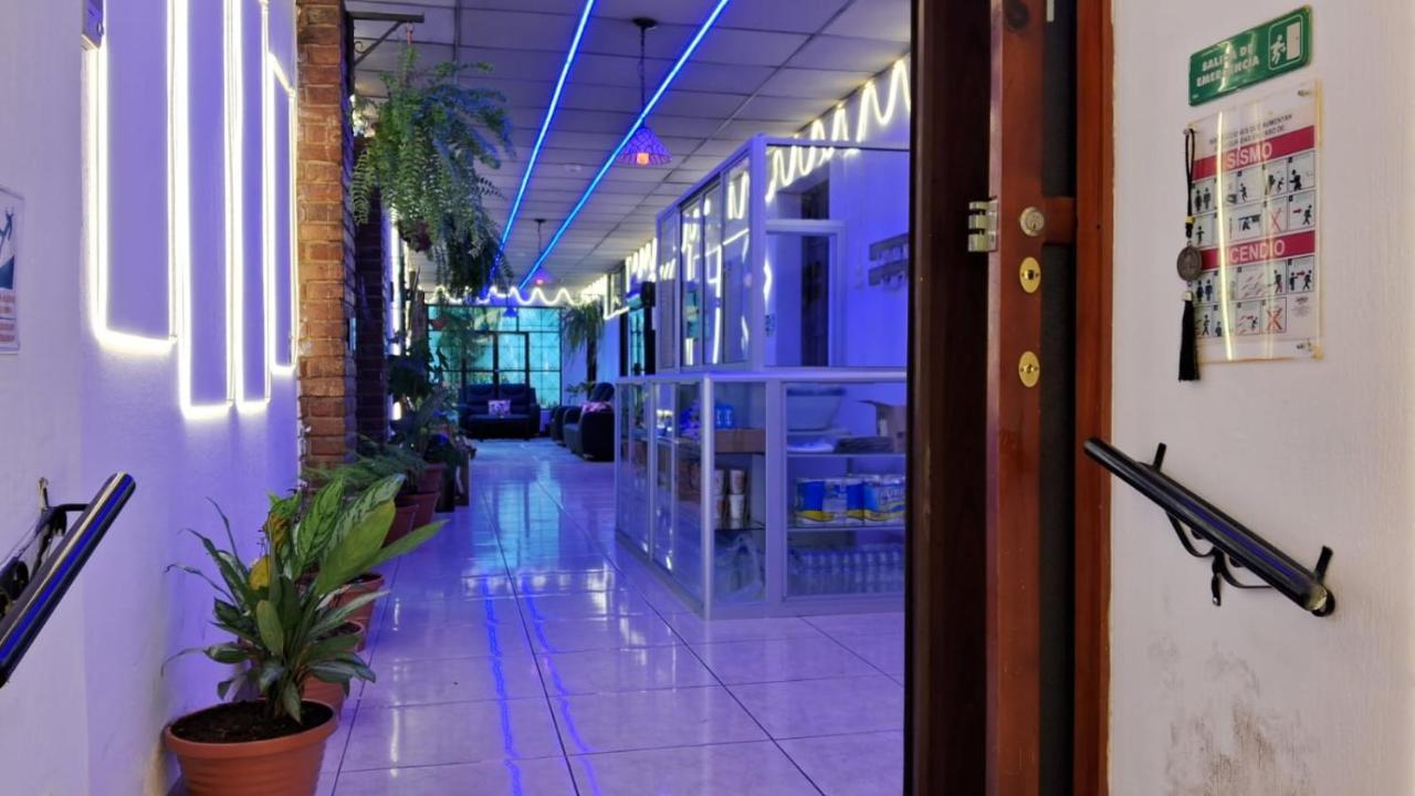 Hotel Kamelot Parque Central Quetzaltenango Exterior foto
