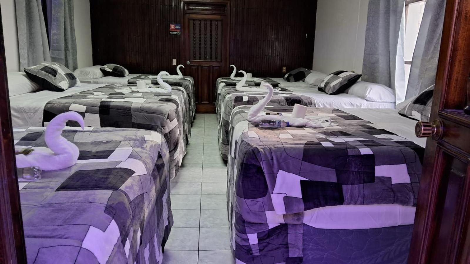 Hotel Kamelot Parque Central Quetzaltenango Exterior foto